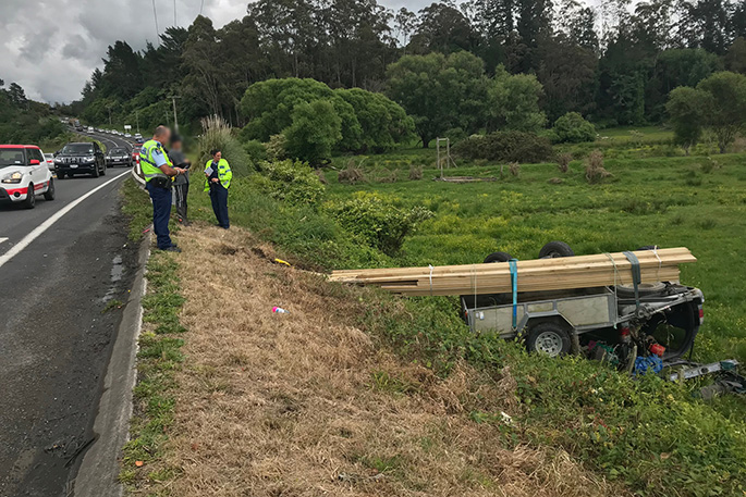 SunLive - Vehicle And Trailer Flip Into Ditch - The Bay's News First