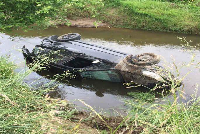 SunLive - Car crashes into stream - The Bay's News First