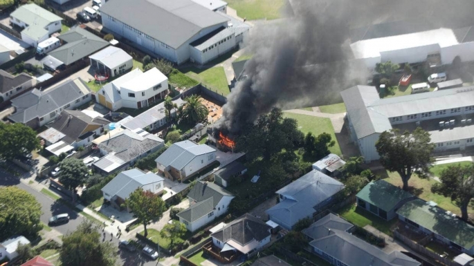 SunLive - House fire in Whakatane amid tsunami evacuation ...