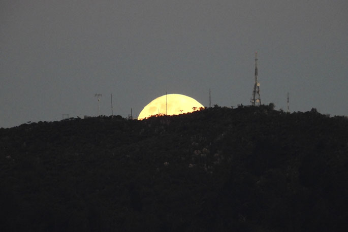 SunLive: la cámara capturó toda la gloria de la luna