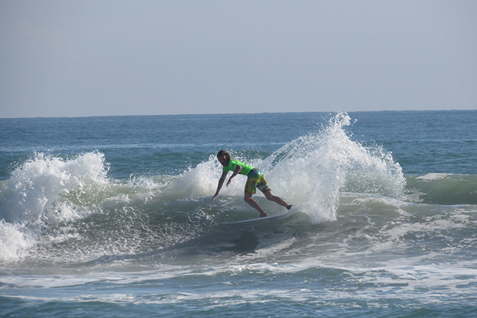 grom surfing